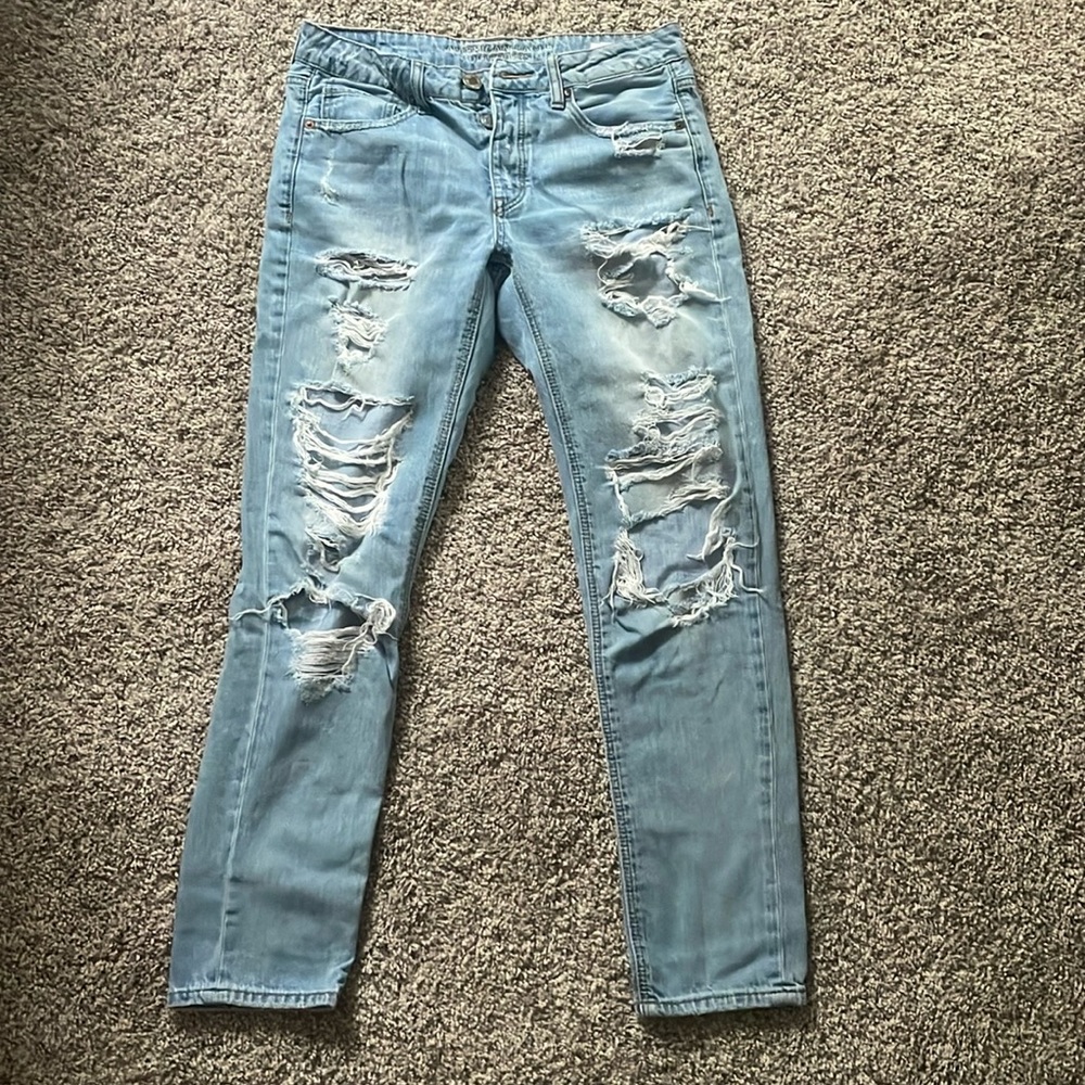AMERICAN EAGLE OUTFITTERS Distressed Jeans